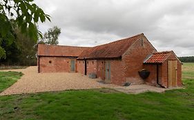 Lovely 1-Bed Studio & Bathroom In Converted Barn Near Newark Show-Ground